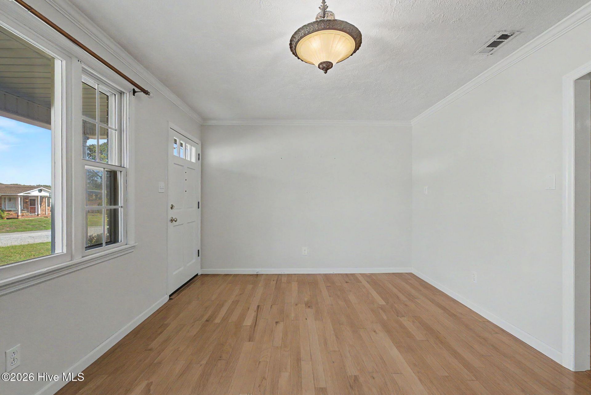 1039 Center Street Photo 10