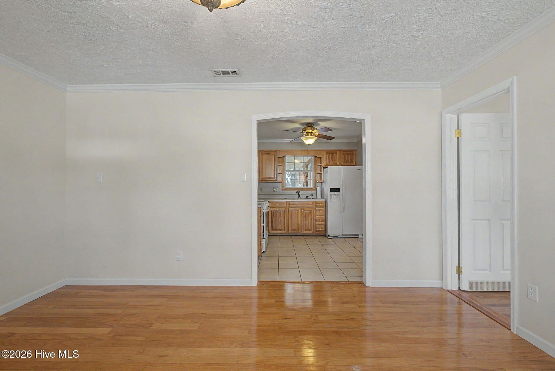 1039 Center Street Photo 11