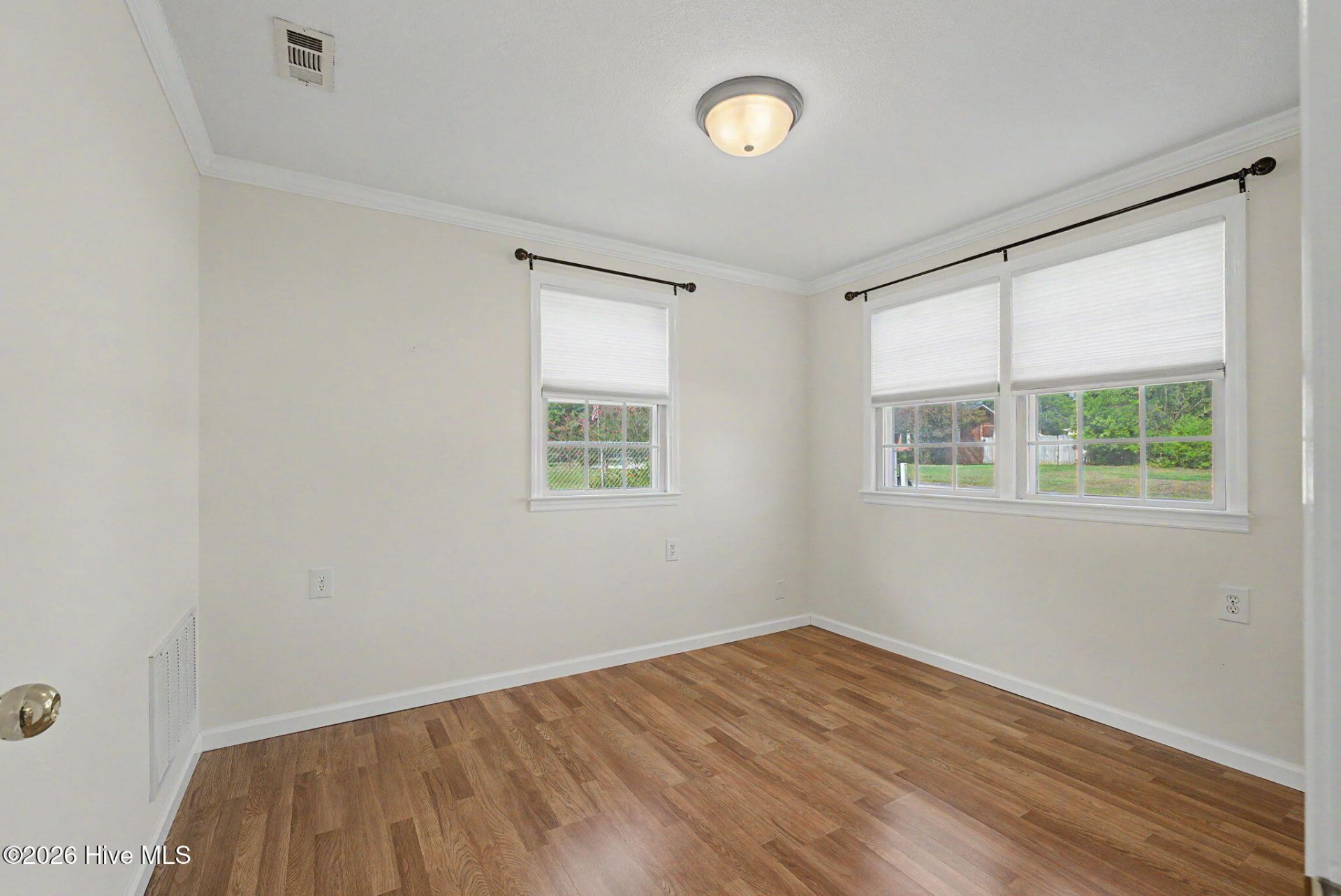 1039 Center Street Photo 12