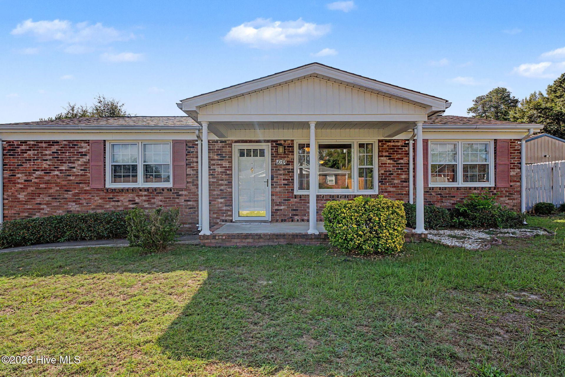1039 Center Street Photo 4