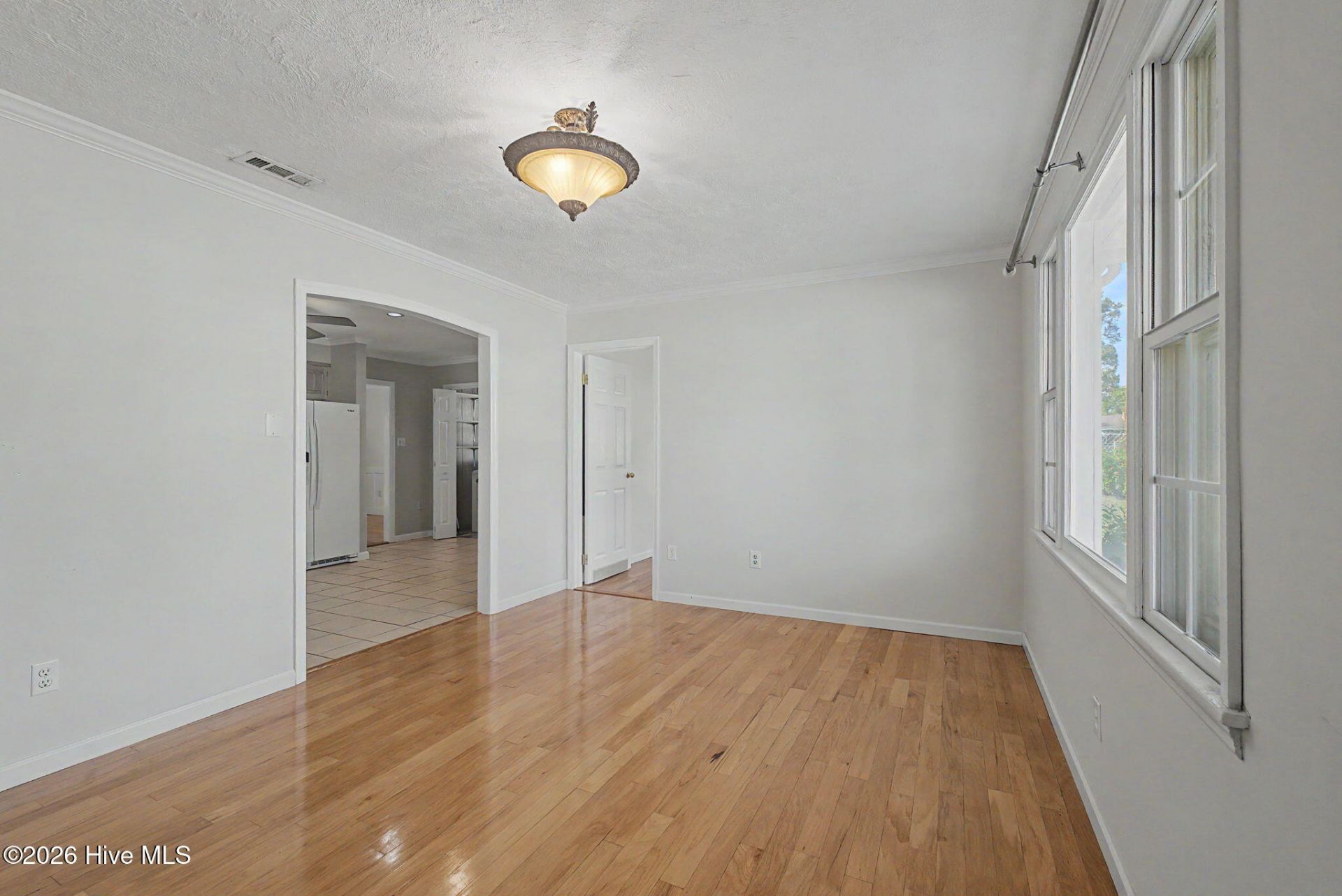 1039 Center Street Photo 7