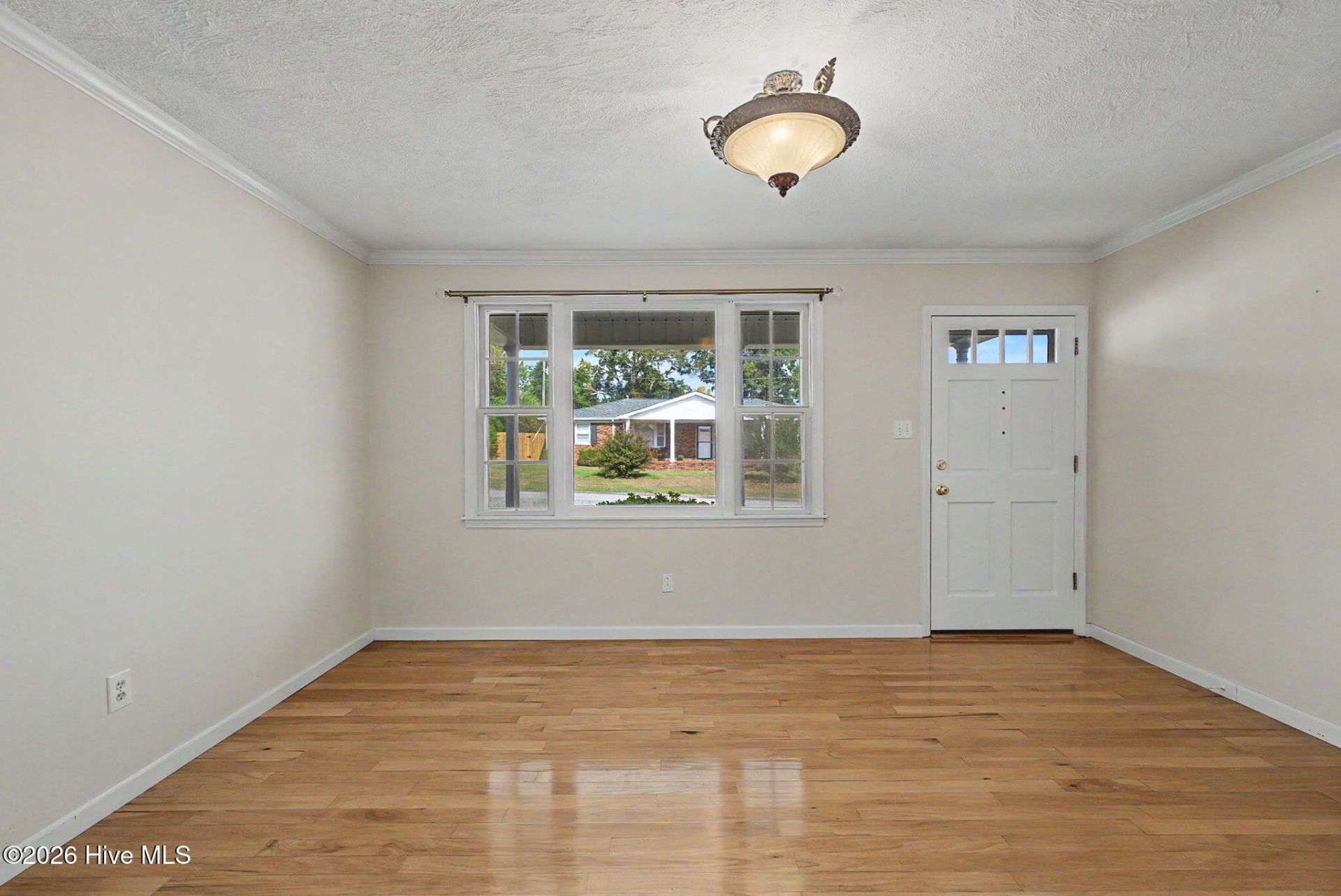1039 Center Street Photo 9