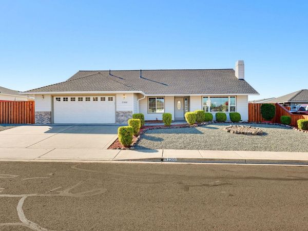 2300 Savannah Drive, Central Point, OR 97502