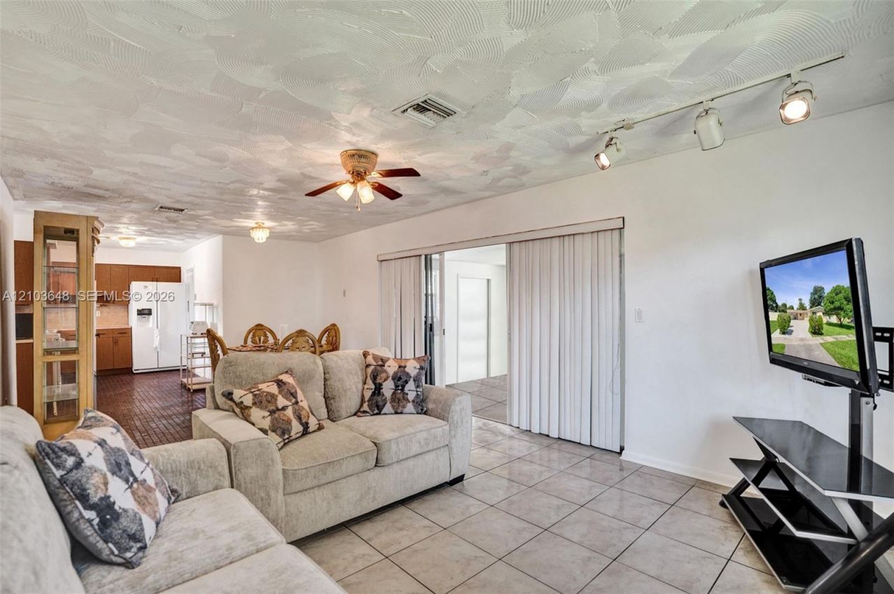 4839 NW 2nd Ct , Plantation, FL 33317 Photo
