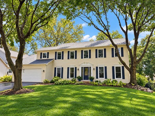 163 Stonegate Court , Glen Ellyn, IL 60137