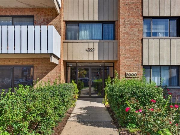 2000 Bayside Drive , Unit 313, Palatine, IL 60074