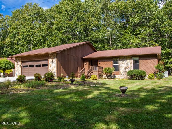 120 Lakeside Drive, Crossville, TN 38558