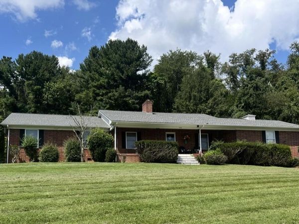 233 Holly Street, Marion, VA 24354
