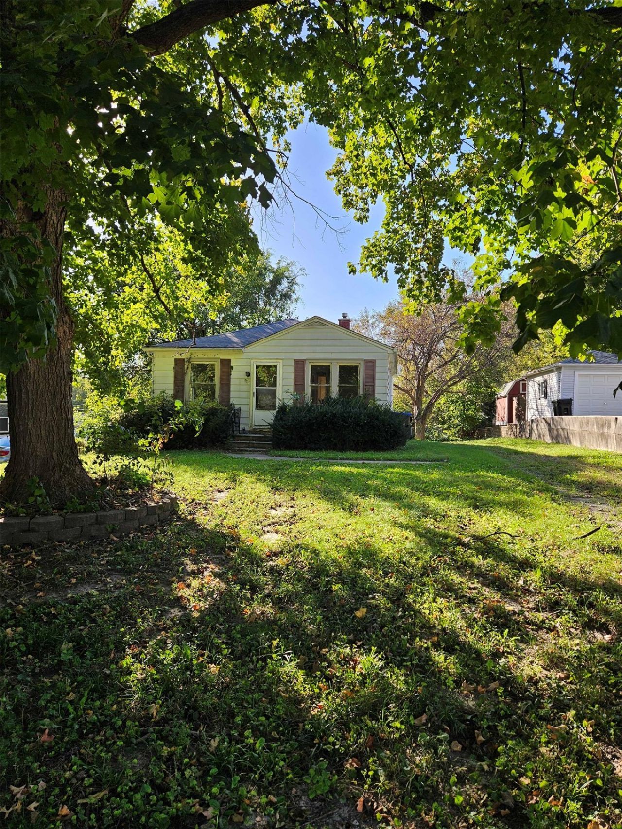 616 10th Avenue, Coralville, IA 52241 Main Photo