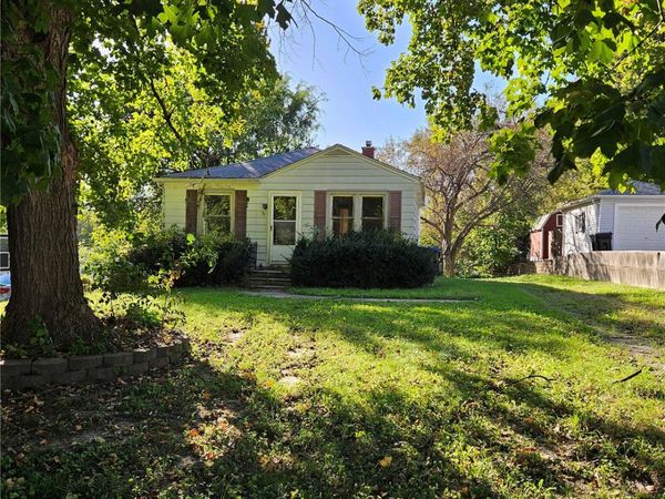 616 10th Avenue , Coralville, IA 52241
