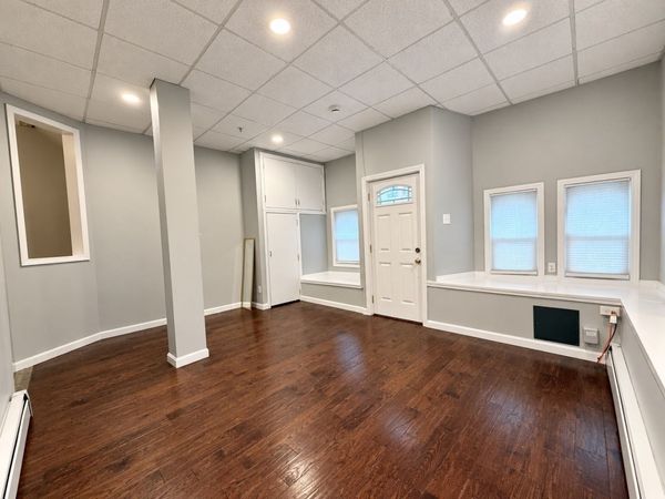 688 Lawrence St, Unit 1, Lowell, MA 01852