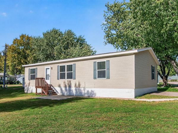 206 Burnsville Circle, Burnsville, MN 55306