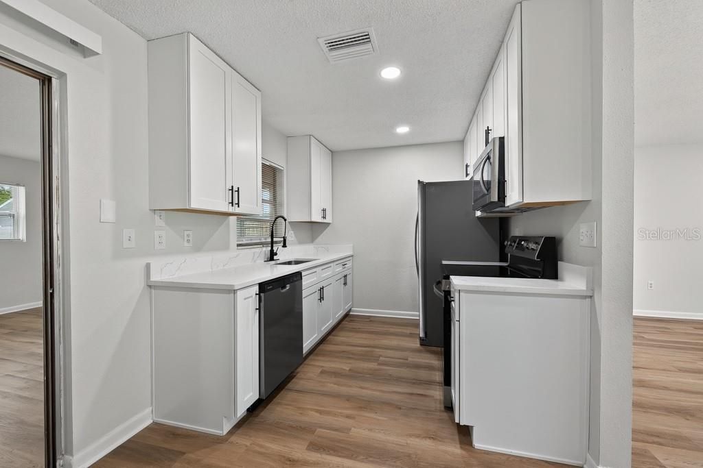 5662 103rd Avenue N, Pinellas Park, FL 33782 Photo
