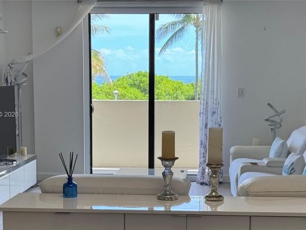 1623 Collins Ave , Unit 220, Miami Beach, FL 33139