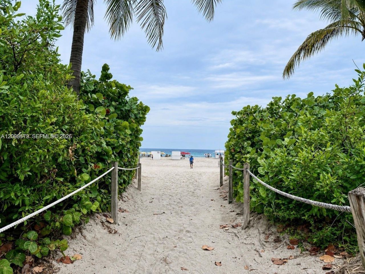 1623 Collins Ave , Unit 220, Miami Beach, FL 33139 Photo