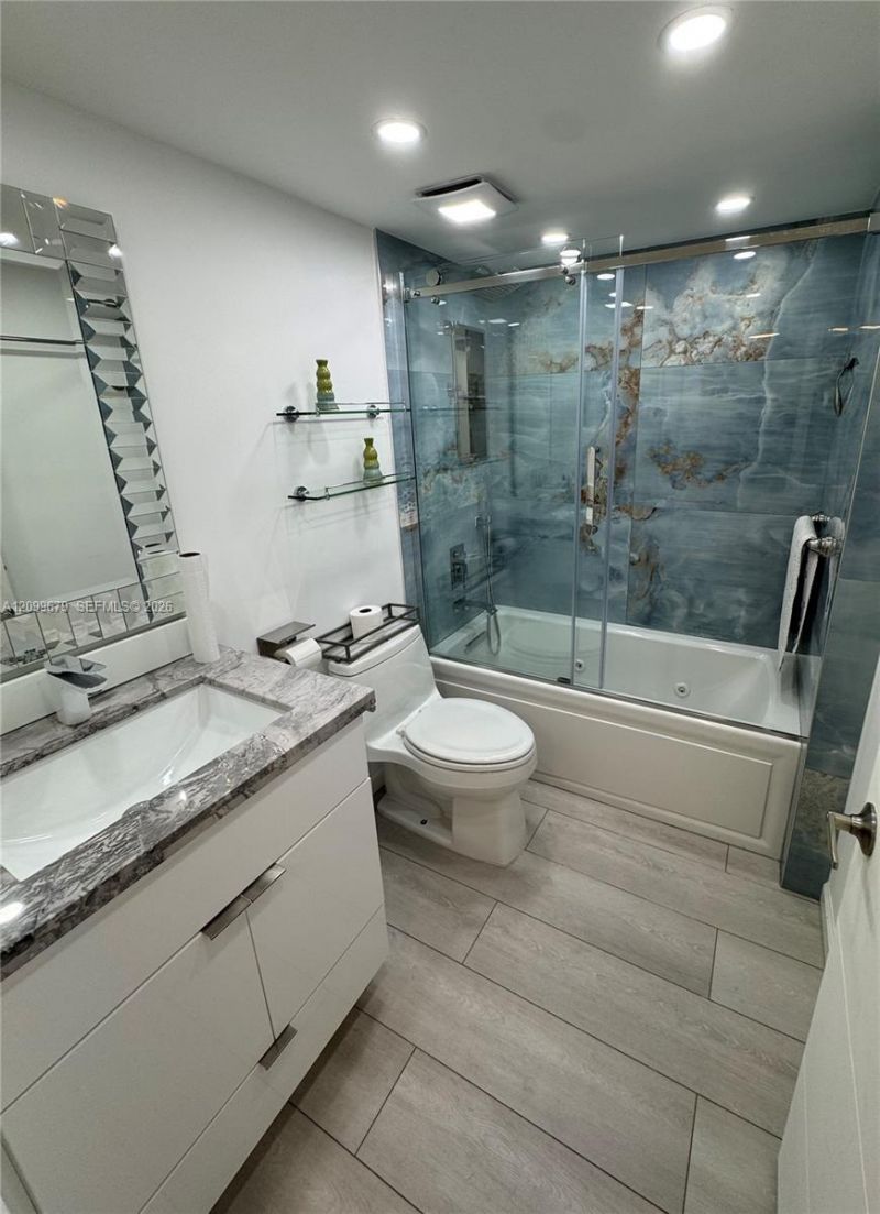 1623 Collins Ave , Unit 220, Miami Beach, FL 33139 Photo