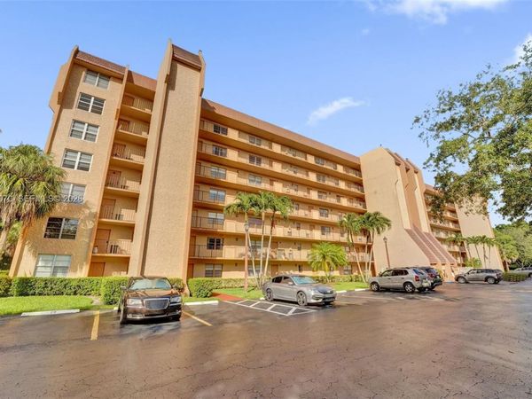 3001 W Rolling Hills Cir , Unit 702, Davie, FL 33328