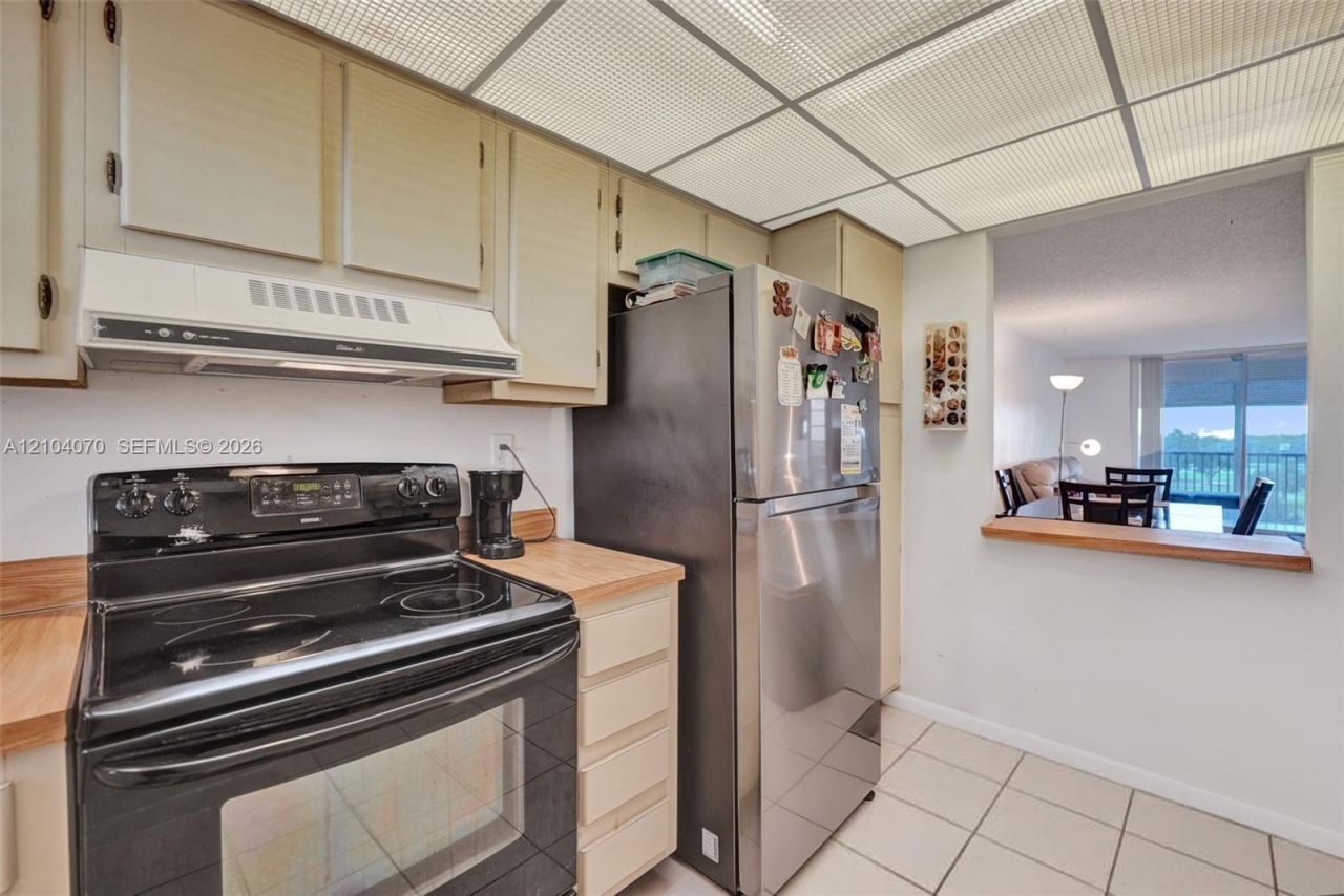3001 W Rolling Hills Cir , Unit 702, Davie, FL 33328 Photo