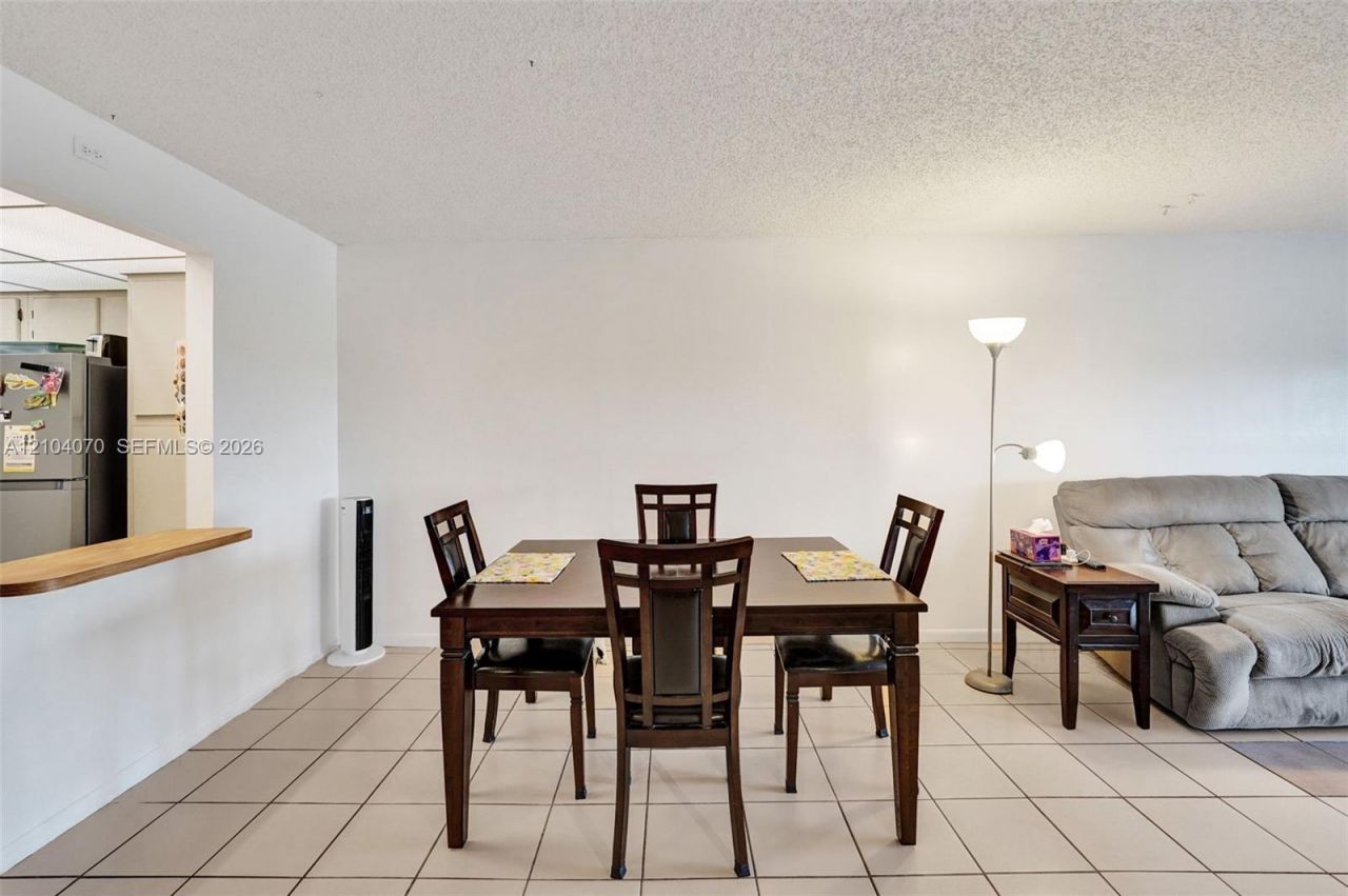3001 W Rolling Hills Cir , Unit 702, Davie, FL 33328 Photo