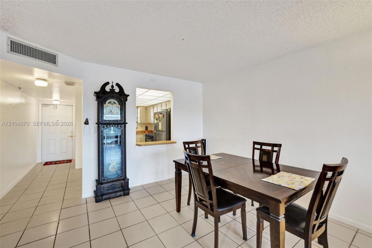 3001 W Rolling Hills Cir , Unit 702, Davie, FL 33328 Photo