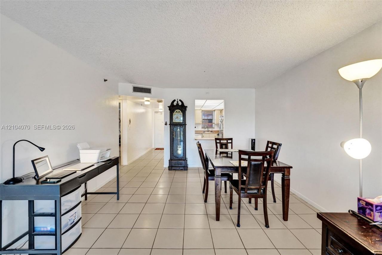 3001 W Rolling Hills Cir , Unit 702, Davie, FL 33328 Photo