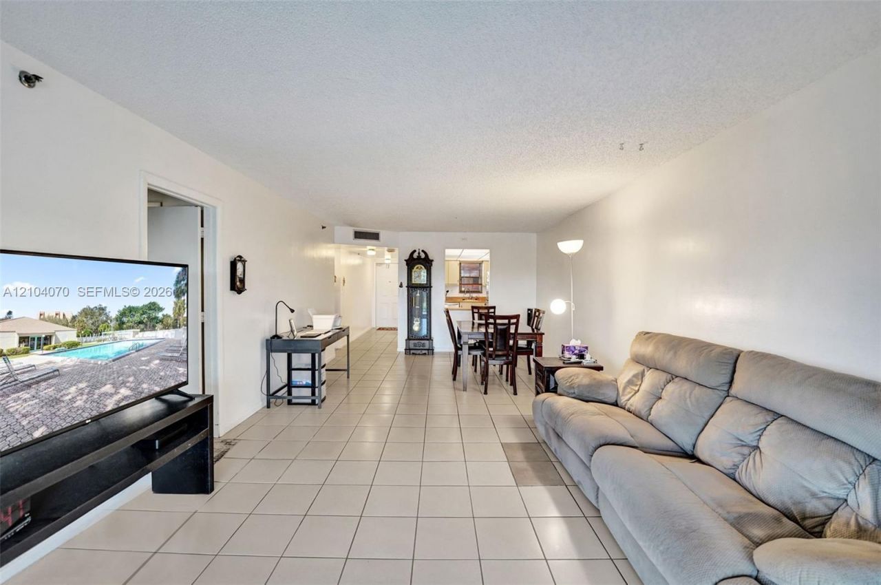 3001 W Rolling Hills Cir , Unit 702, Davie, FL 33328 Photo