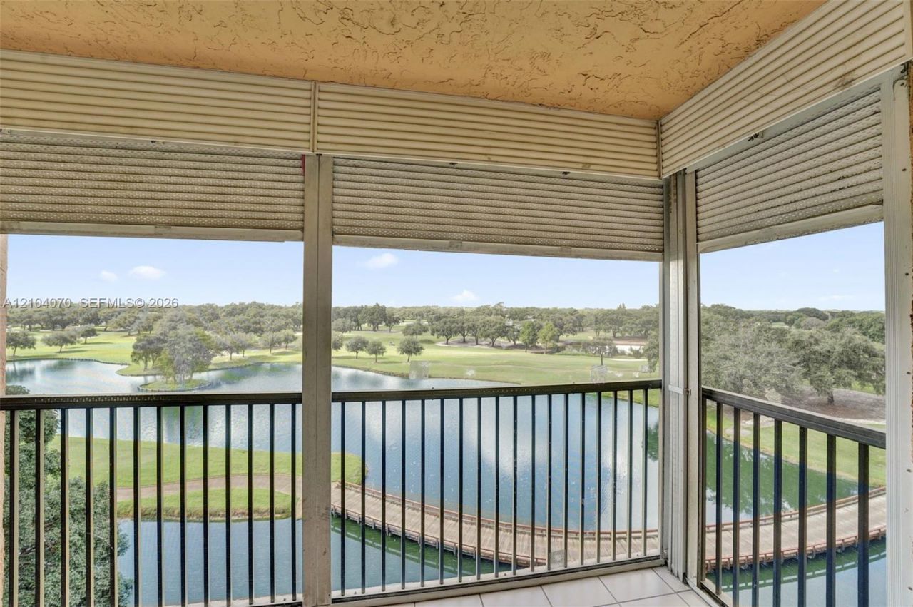 3001 W Rolling Hills Cir , Unit 702, Davie, FL 33328 Photo