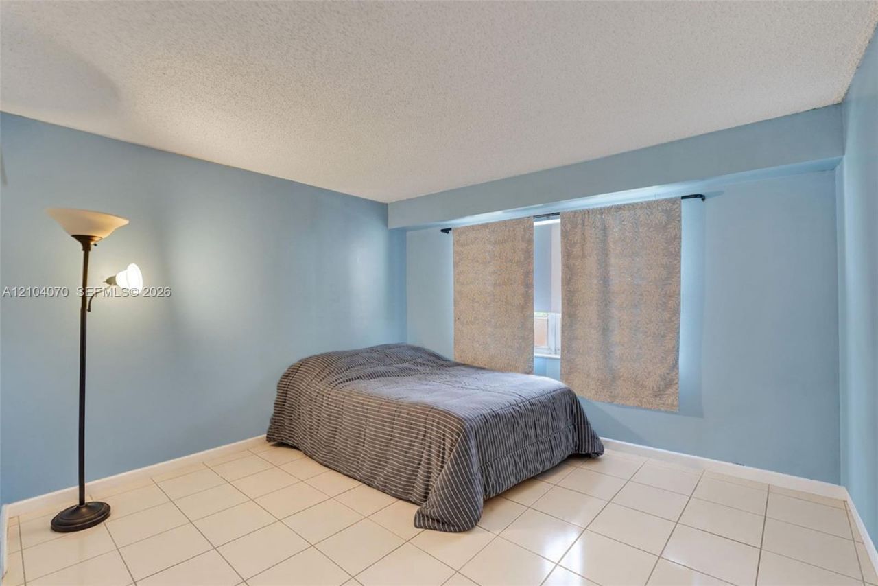3001 W Rolling Hills Cir , Unit 702, Davie, FL 33328 Photo