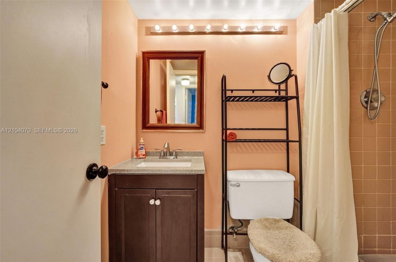 3001 W Rolling Hills Cir , Unit 702, Davie, FL 33328 Photo