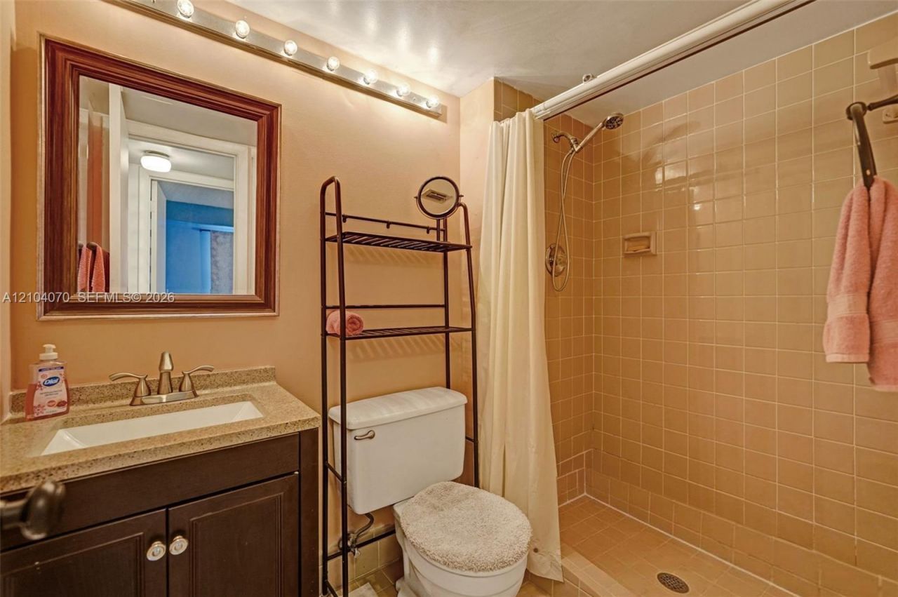 3001 W Rolling Hills Cir , Unit 702, Davie, FL 33328 Photo