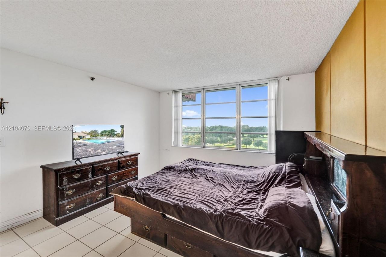 3001 W Rolling Hills Cir , Unit 702, Davie, FL 33328 Photo