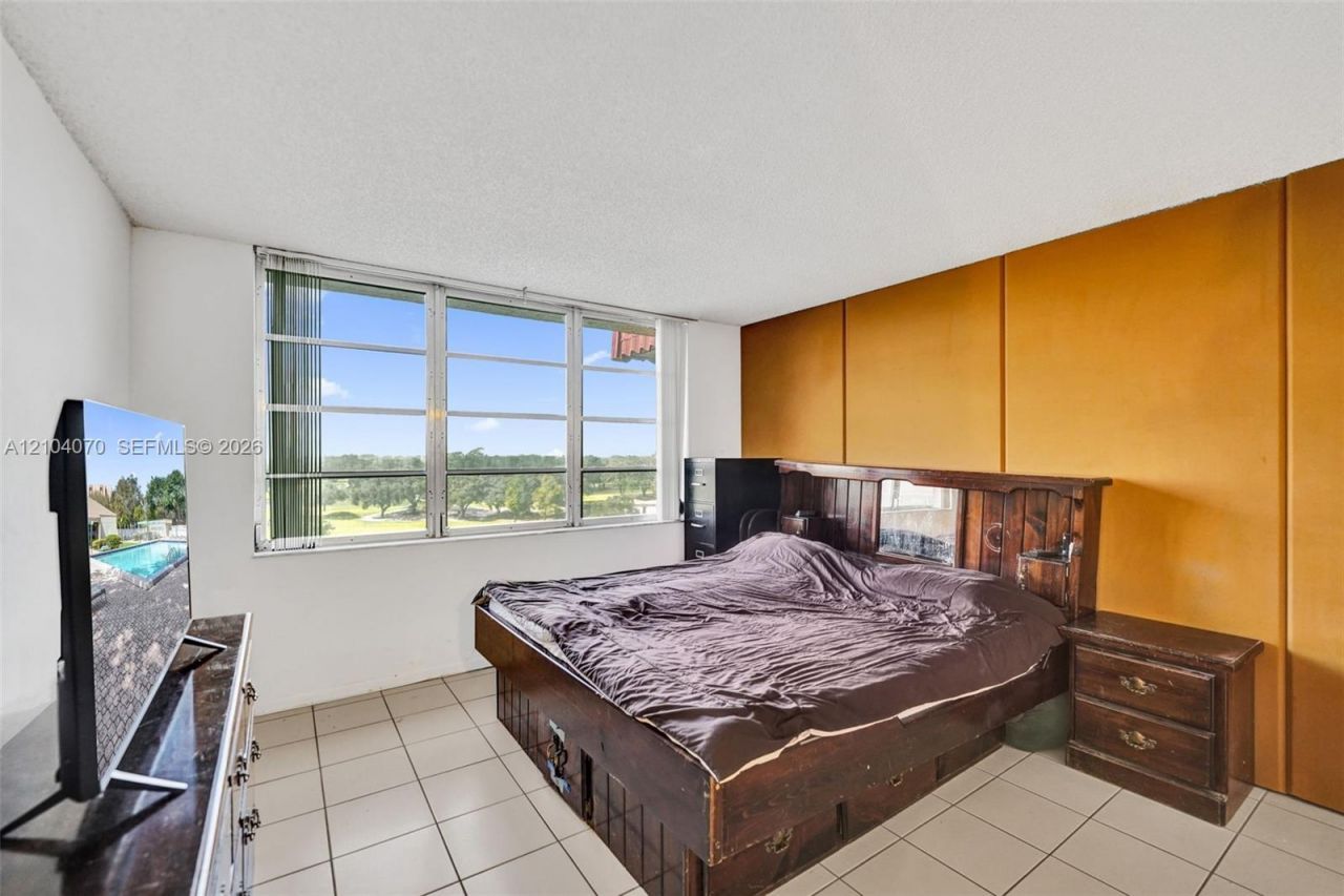 3001 W Rolling Hills Cir , Unit 702, Davie, FL 33328 Photo