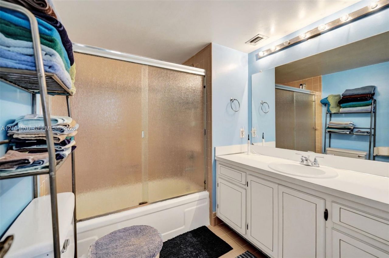 3001 W Rolling Hills Cir , Unit 702, Davie, FL 33328 Photo