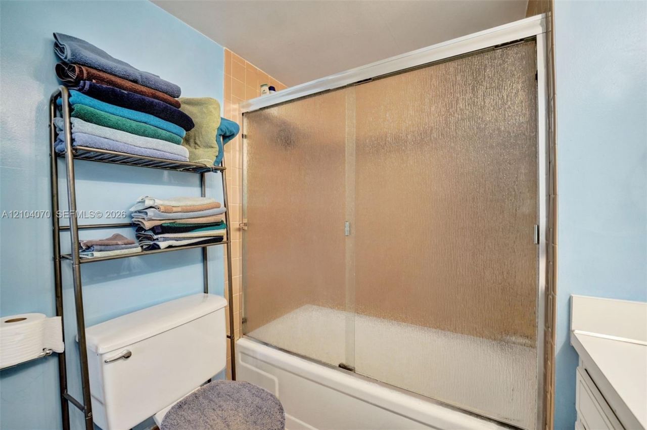 3001 W Rolling Hills Cir , Unit 702, Davie, FL 33328 Photo