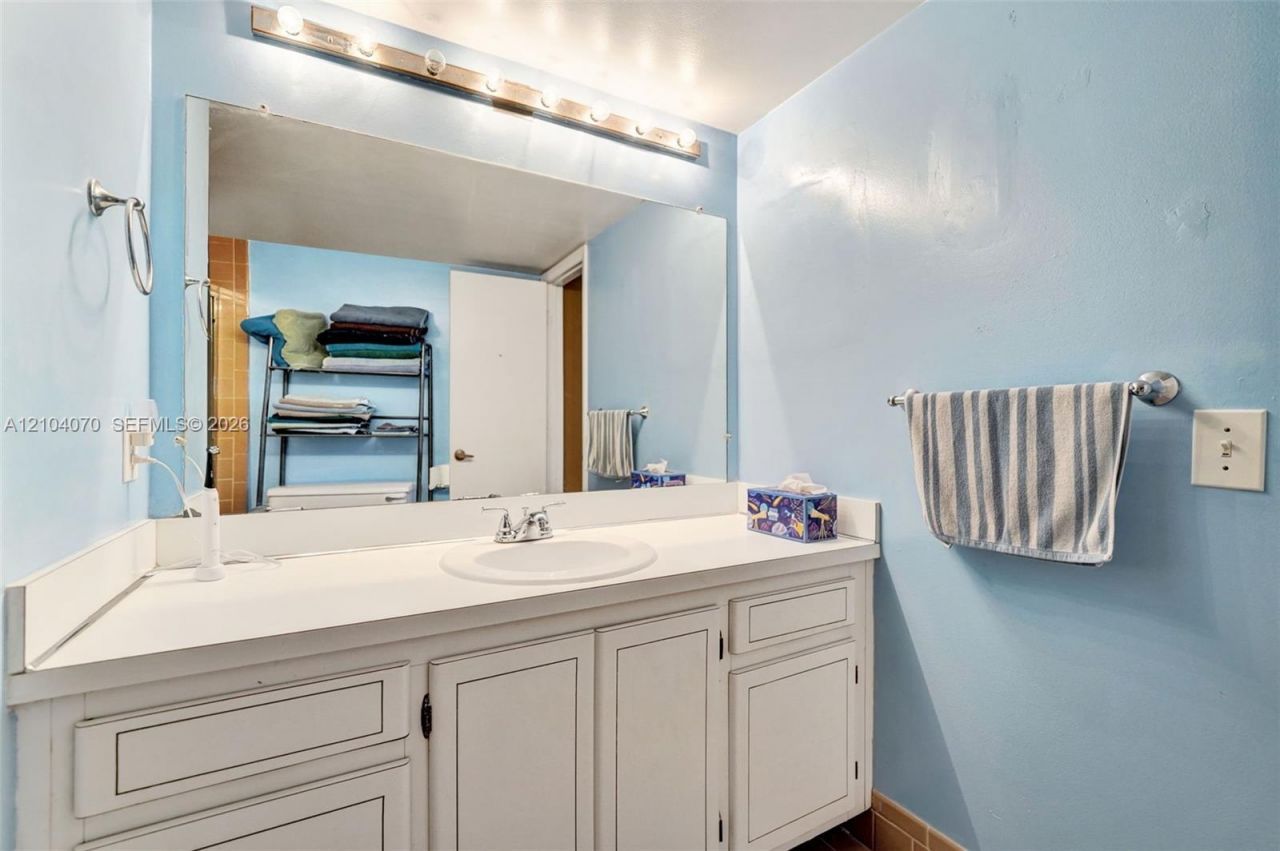 3001 W Rolling Hills Cir , Unit 702, Davie, FL 33328 Photo