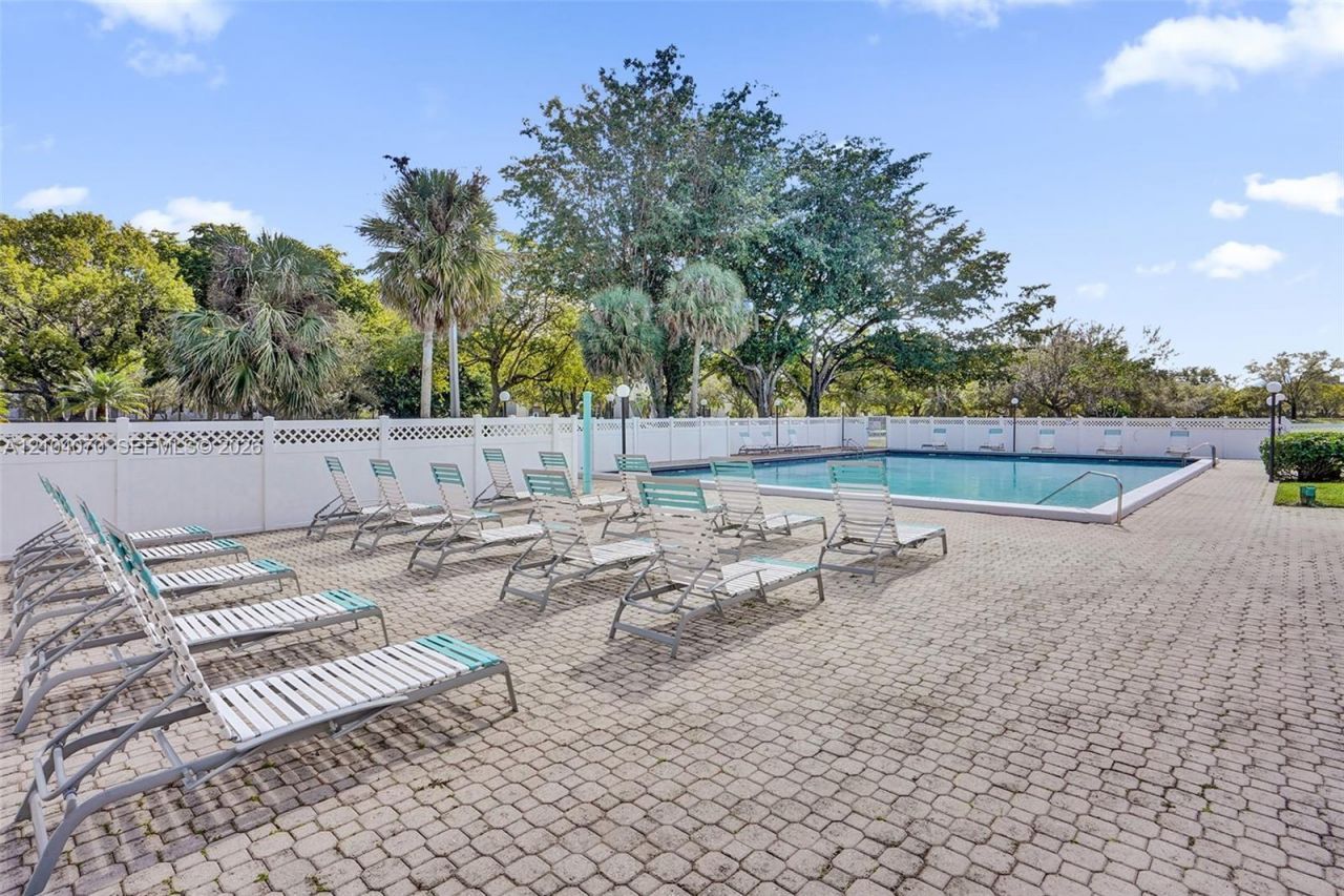 3001 W Rolling Hills Cir , Unit 702, Davie, FL 33328 Photo