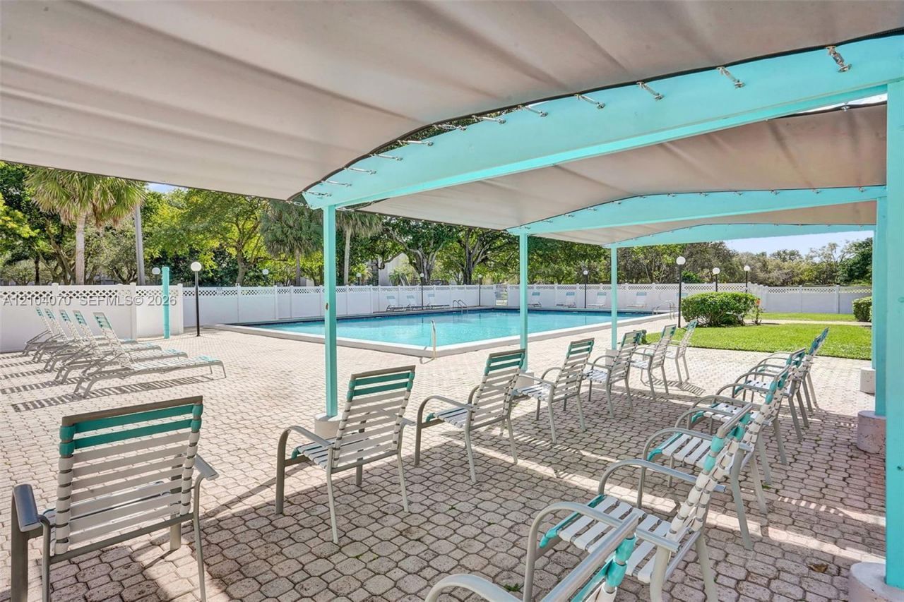3001 W Rolling Hills Cir , Unit 702, Davie, FL 33328 Photo