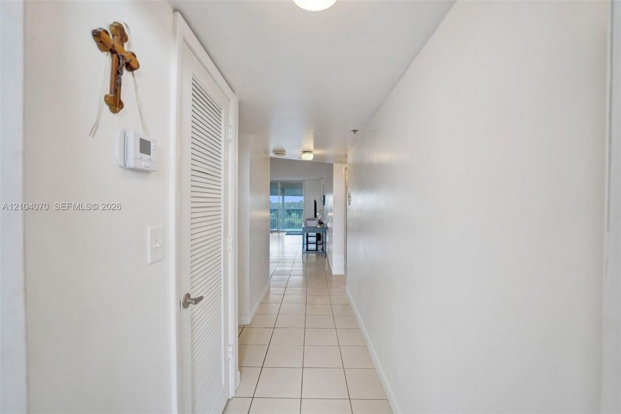 3001 W Rolling Hills Cir , Unit 702, Davie, FL 33328 Photo