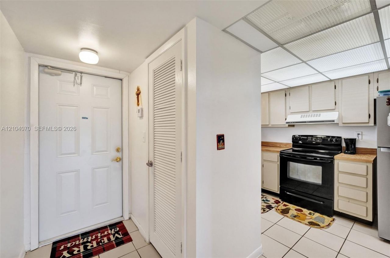 3001 W Rolling Hills Cir , Unit 702, Davie, FL 33328 Photo