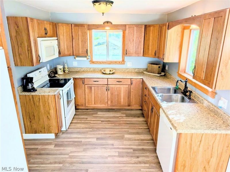 2177 Par Drive, Akron, OH 44312 Photo 2