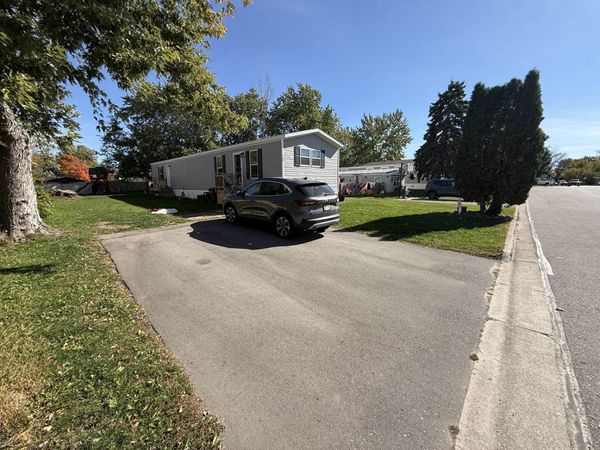 888 E Shady Lane, Unit 139, Neenah, WI 54957