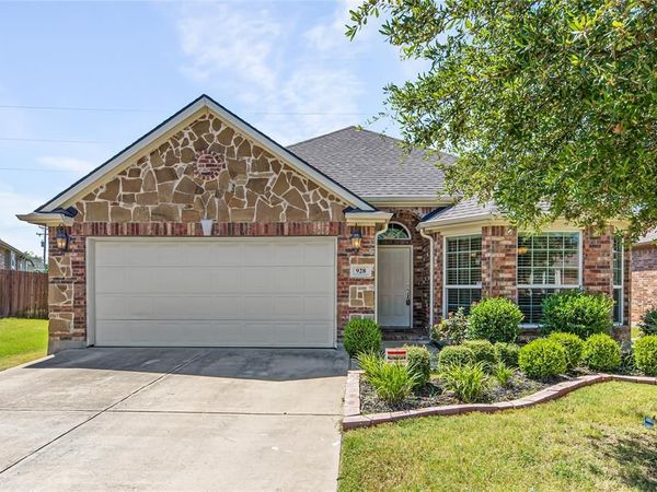 928 Wellington Drive, Lewisville, TX 75067