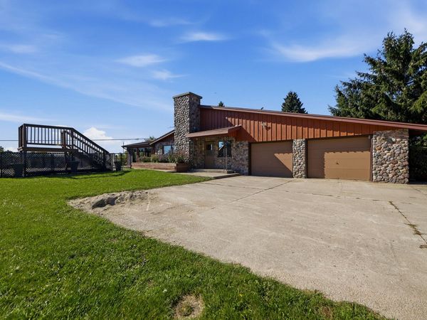 N911 Knepprath Rd, Holland, WI 53013