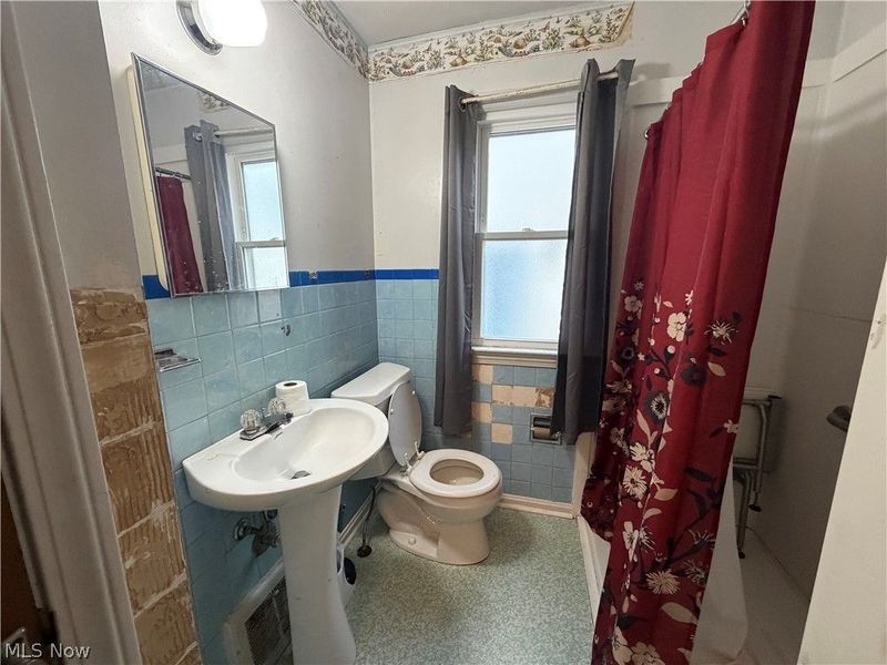11509 Chester Road, Garfield Heights, OH 44125 Photo 13