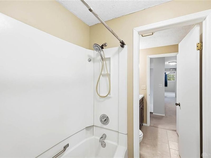 8209 Schoolgate Drive, Dayton, OH 45424 Photo 17