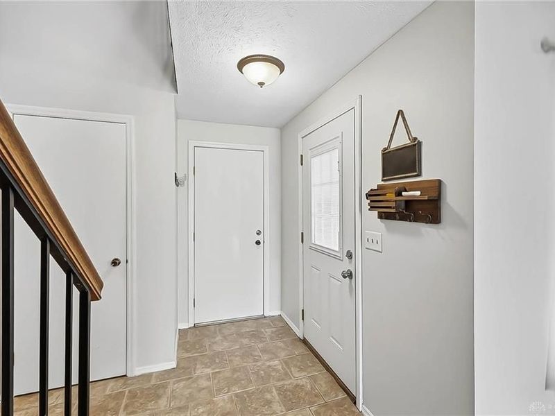 8209 Schoolgate Drive, Dayton, OH 45424 Photo 3