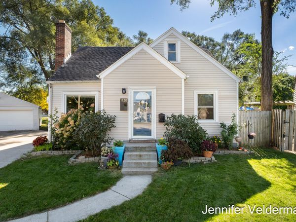 1138 Kelsey Street NE, Grand Rapids, MI 49505