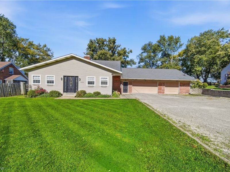 6499 Navarre Road SW, Navarre, OH 44662 Photo 1