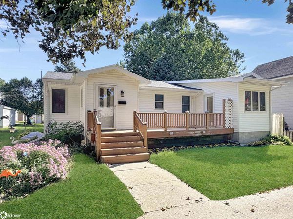 210 5th Street SE, Hampton, IA 50441