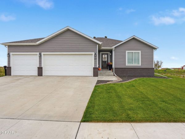 397 WREN Drive, Grand Forks, ND 58201